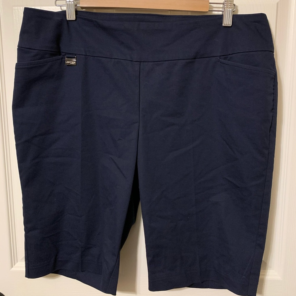 Dressy Bermuda shorts pull on style. Navy